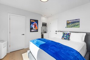 Standard Room | 1 bedroom, iron/ironing board, free WiFi - Back To The Future Sweet Suites (Seattle)