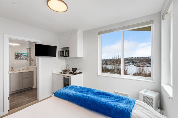 Standard Room | 1 bedroom, iron/ironing board, free WiFi