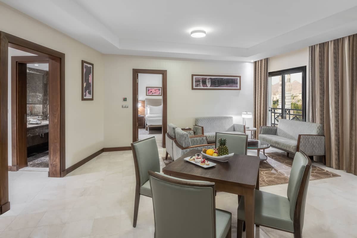 Executive suite, 1 kingsize bed | Woonruimte