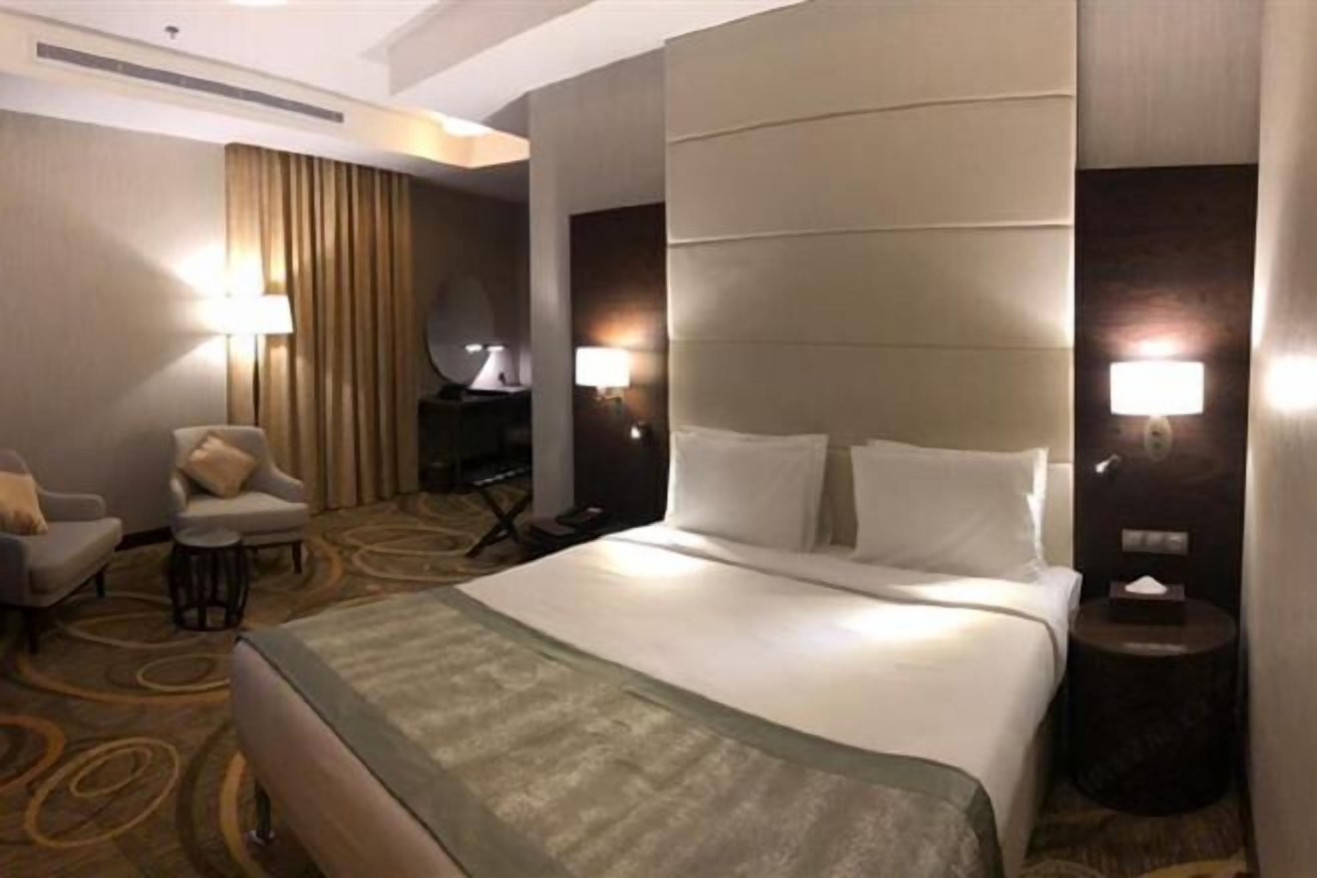 書桌、隔音、免費無線上網、床單