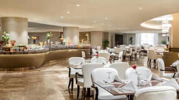 Petit déjeuner buffet (45 SAR par personne)