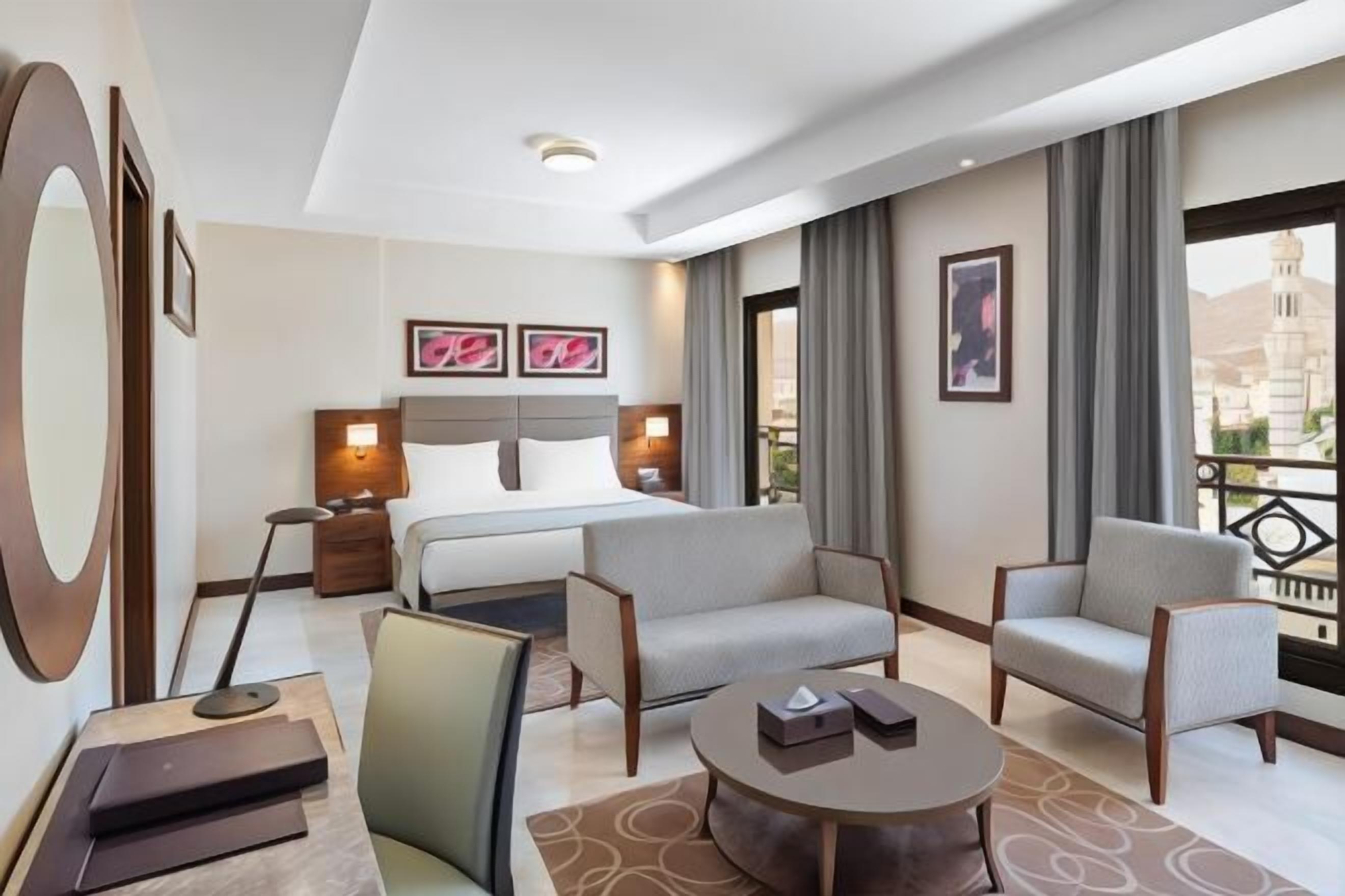 書桌、隔音、免費無線上網、床單