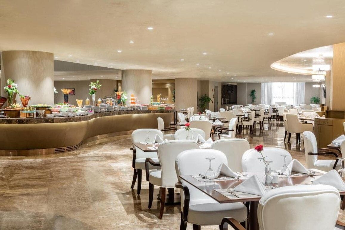 Café da manhã com buffet todos os dias mediante uma taxa
