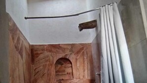 Premier Double Room | Bathroom | Towels - Hotel Boutique Bacaanda (Tepoztlán)