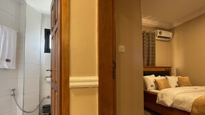 Standard Studio | Bathroom