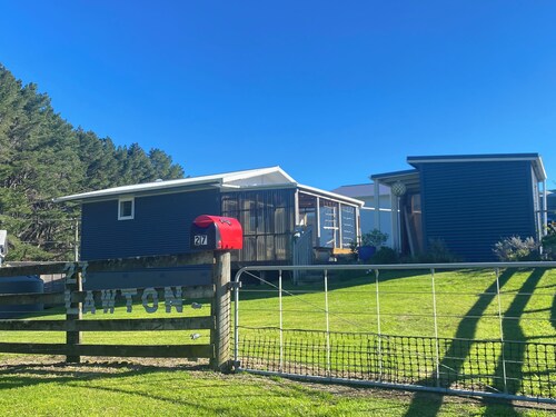 Cosy Aotea Cottage with water views, a gentle stroll to the beach. Pet Friendly!