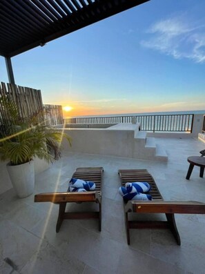 Terrace/patio - Breathtaking Ocean Vista Penthouse w/Private Pool (Holbox)