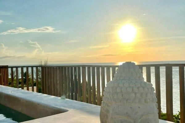 Relax in our exclusive private pool area while enjoying the most beautiful sunsets with stunning views of the Mexican Caribbean. 🌅 The perfect accommodation for an unforgettable vacation!