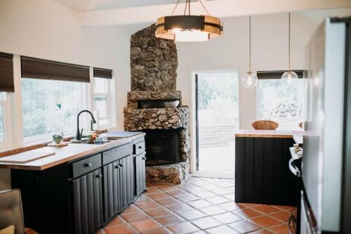el Castillo, a Spanish-inspired, pet-friendly getaway in SD mtns with pool+sauna