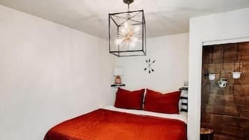 1 bedroom, desk, iron/ironing board, free WiFi