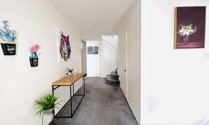 Interior - Lakeview Mountain-view 3BR Home close to Rotorua Centre (Rotorua)