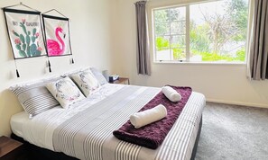 3 bedrooms, desk, free WiFi, bed sheets - Lakeview Mountain-view 3BR Home close to Rotorua Centre (Rotorua)