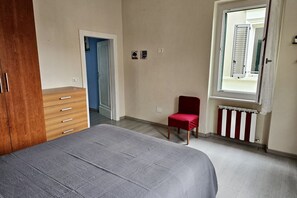 2 bedrooms, bed sheets