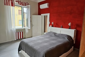 2 bedrooms, bed sheets - SE045 - Senigallia, three-room apartment convenient to services (Senigallia)