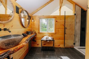 Deluxe Cabin | Bathroom | Shower, rainfall showerhead, designer toiletries, hair dryer - Battenkill Glamping Resort (Cambridge)