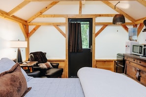 Deluxe-Ferienhütte | 1 Schlafzimmer, Zimmersafe, individuell dekoriert