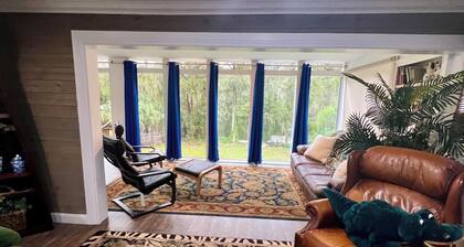 3 Story Rainbow Riverfront House With Panoramic Views!
