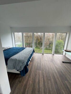 6 bedrooms, free WiFi, bed sheets