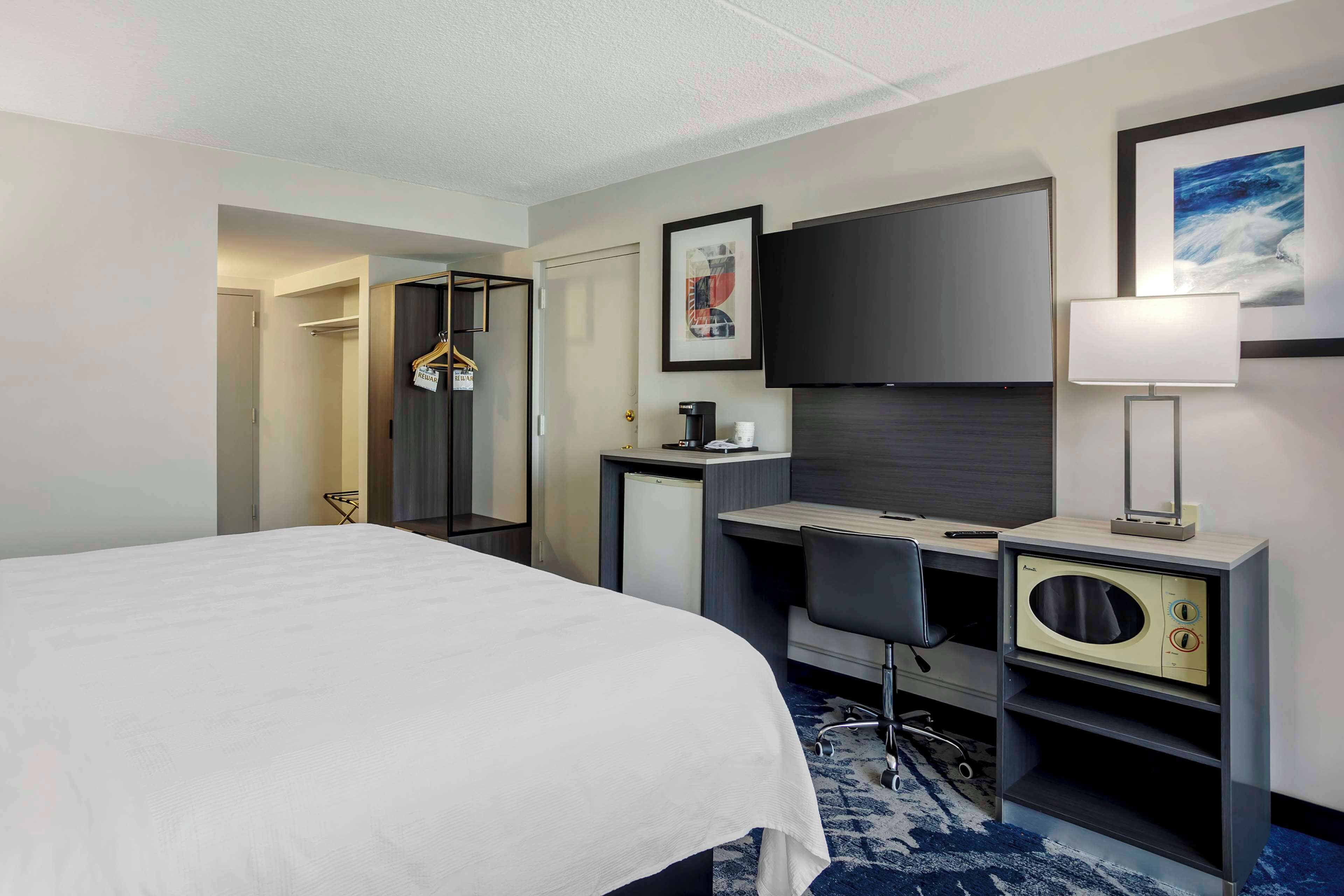 Standard Room, 1 King Bed, Non Smoking, Refrigerator & Microwave