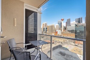 Property grounds - City View 1BR Downtown Calgary (Calgary)