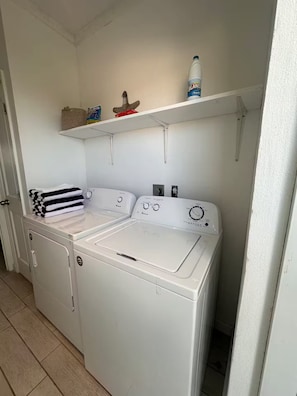 Interior - Cottage in Little Exuma! Short walk to Tropic Of Cancer Beach! (Little Exuma Island)