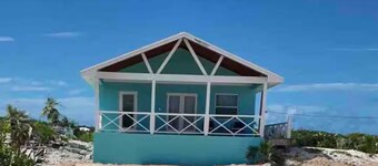 Cottage in Little Exuma! Short walk to Tropic Of Cancer Beach!