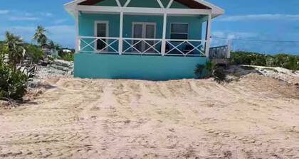Cottage in Little Exuma! Short walk to Tropic Of Cancer Beach!