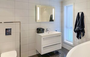 Shower - Nice home in Rysstad with WiFi (Rysstad)