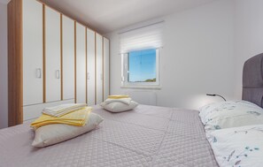 3 bedrooms, free WiFi, bed sheets