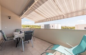 Outdoor dining - 3 bedroom lovely apartment in Mandre (Mandre)