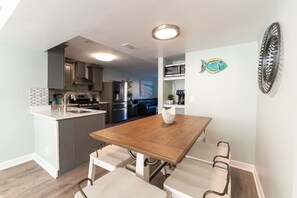 Dining - Walk Distance to the beach, pet friendly, Family Vacation Home. (Panama City Beach)