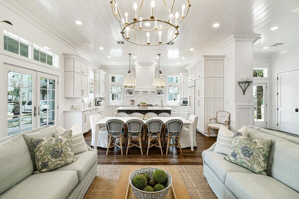 House (5 Bedrooms) | Interior
