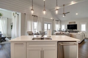 Interior - Tide Water 261 HI (Port Aransas)