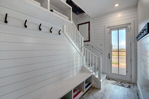 Interior - Bajo El Sol 124 SEV (Port Aransas)