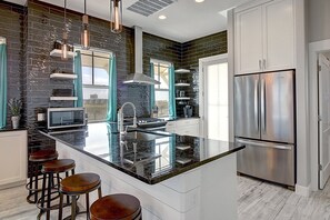 Interior - Bajo El Sol 124 SEV (Port Aransas)