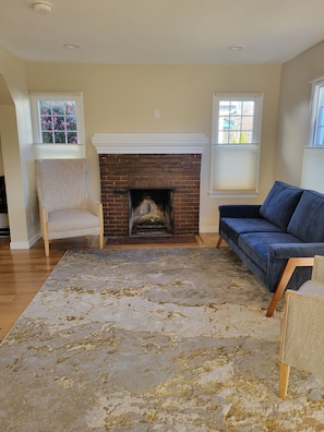 Interior - Cozy Centrally Located House, Near Stadiums, Hospitals, Cap Hill, CID, SU (Seattle)