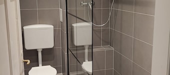 Ferienwohnung und Monteurwohnung bis zu 10 Personen Großer Parkplatz /wlan/grill