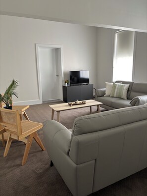 Smart TV - Apartment 2, Cosy 2 bedder (Lithgow)