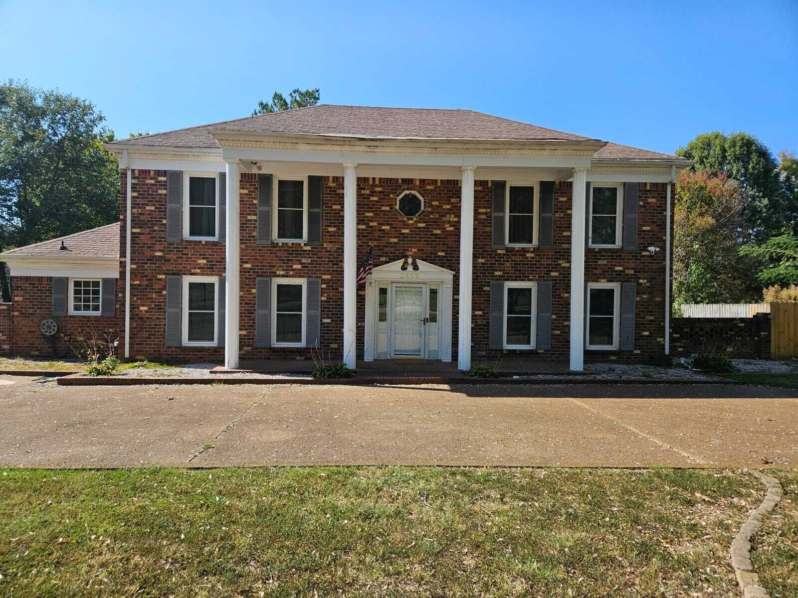 Mansion mostly King Beds fronting Golf Course near Mall