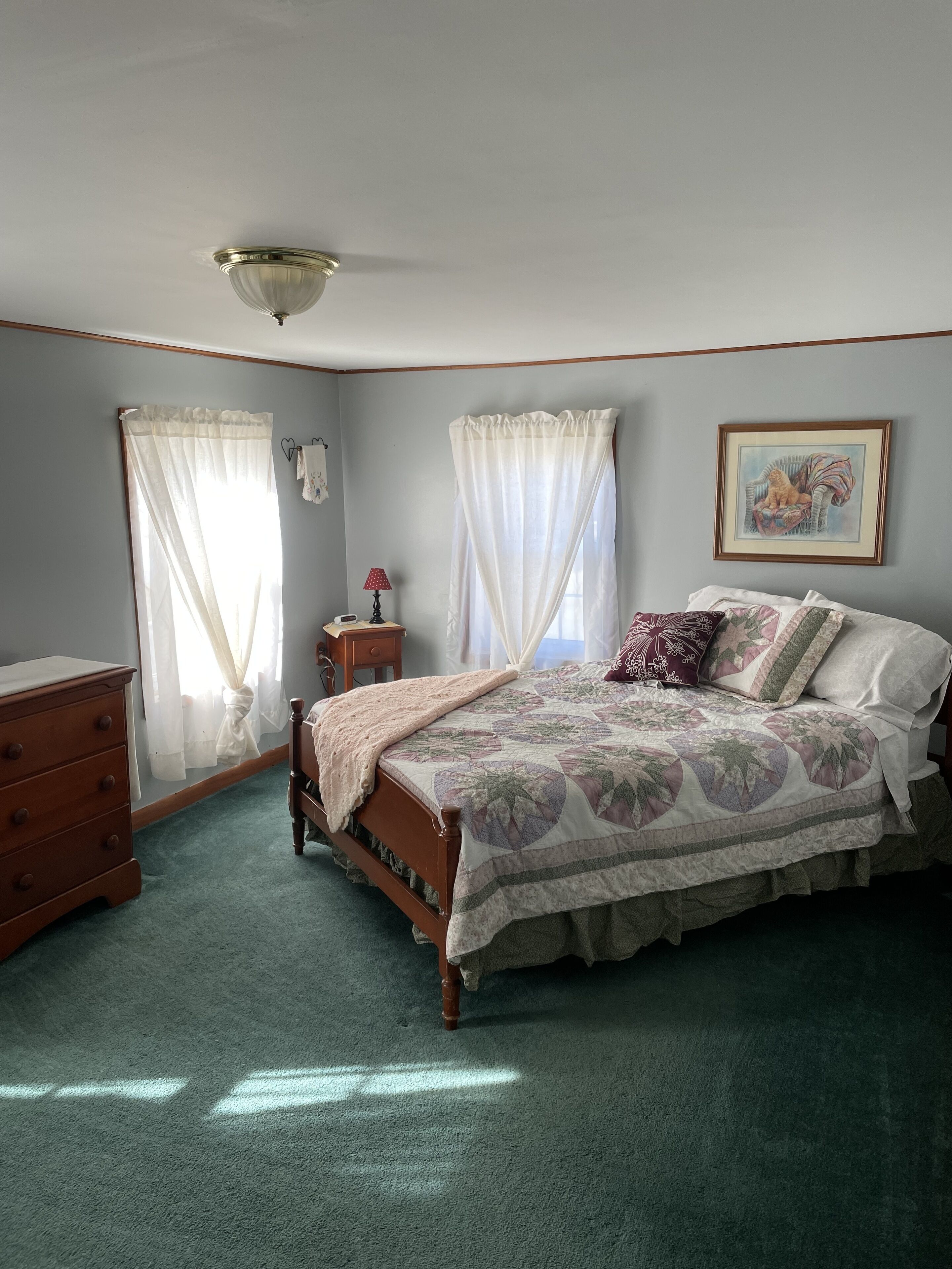 2 habitaciones, tabla de planchar con plancha y cuna de viaje 