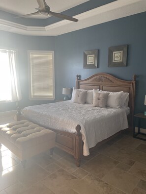 6 habitaciones, tabla de planchar con plancha, wifi y ropa de cama 