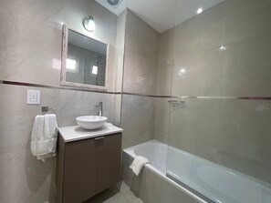 Bathroom - Modern & Cozy Studio in San Telmo With Pool and Exclusive Services en San Telmo (Buenos Aires)