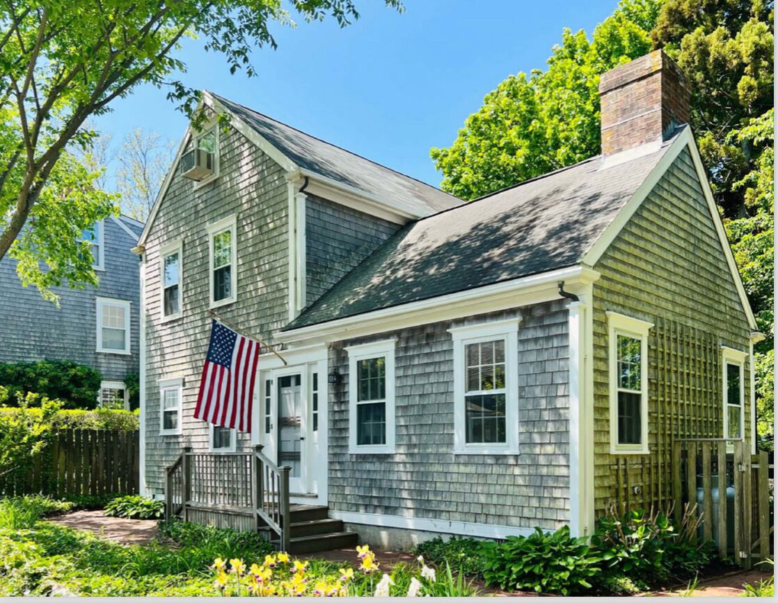 Charming Summer House in the Heart of Town. 