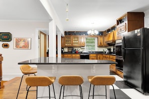 Refrigerador, microondas, horno, placa de cocina