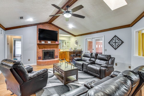 Hinesville Vacation Rental | 4BR | 2.5BA | 2,590 Sq Ft | 1 Step to Enter