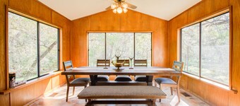 The DeerLand Estate est 1985 - Houston Getaway Ranch