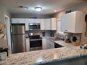 Mikroaaltouuni, uuni, liesi, astianpesukone