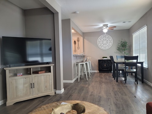 Pet-Friendly Home for 7 with Fire Pit