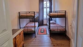 4 bedrooms, travel cot, WiFi, bed sheets