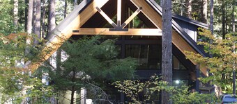 Cozy cabin near White Pass Ski Resort, Mt Rainier NP, and Cowlitz River.